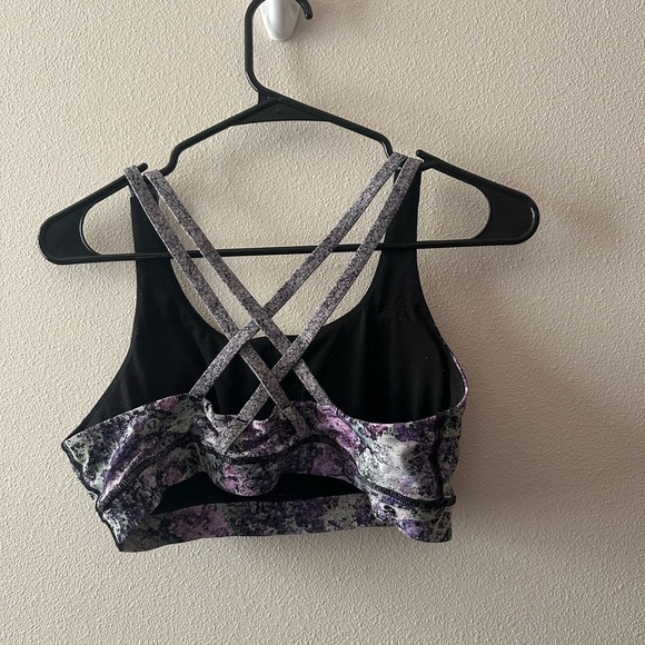 Lululemon Energy Bra (Nulux)
Vivid Vision Multi Black
Size 8
W2AM5S - Picture 3 of 4